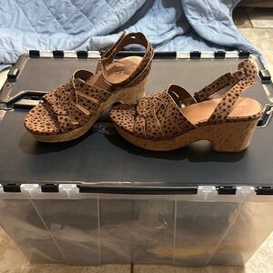 NWOB SZ 8 Baretrap cork heel shoe